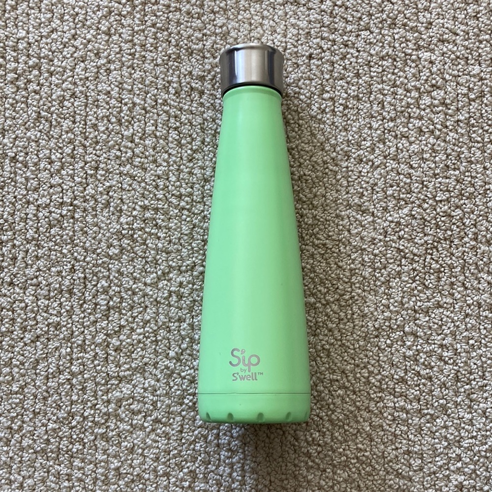 Sip by S’well Water Bottle Lime Green 15 oz 450 mL Metal Travel Hydration EUC